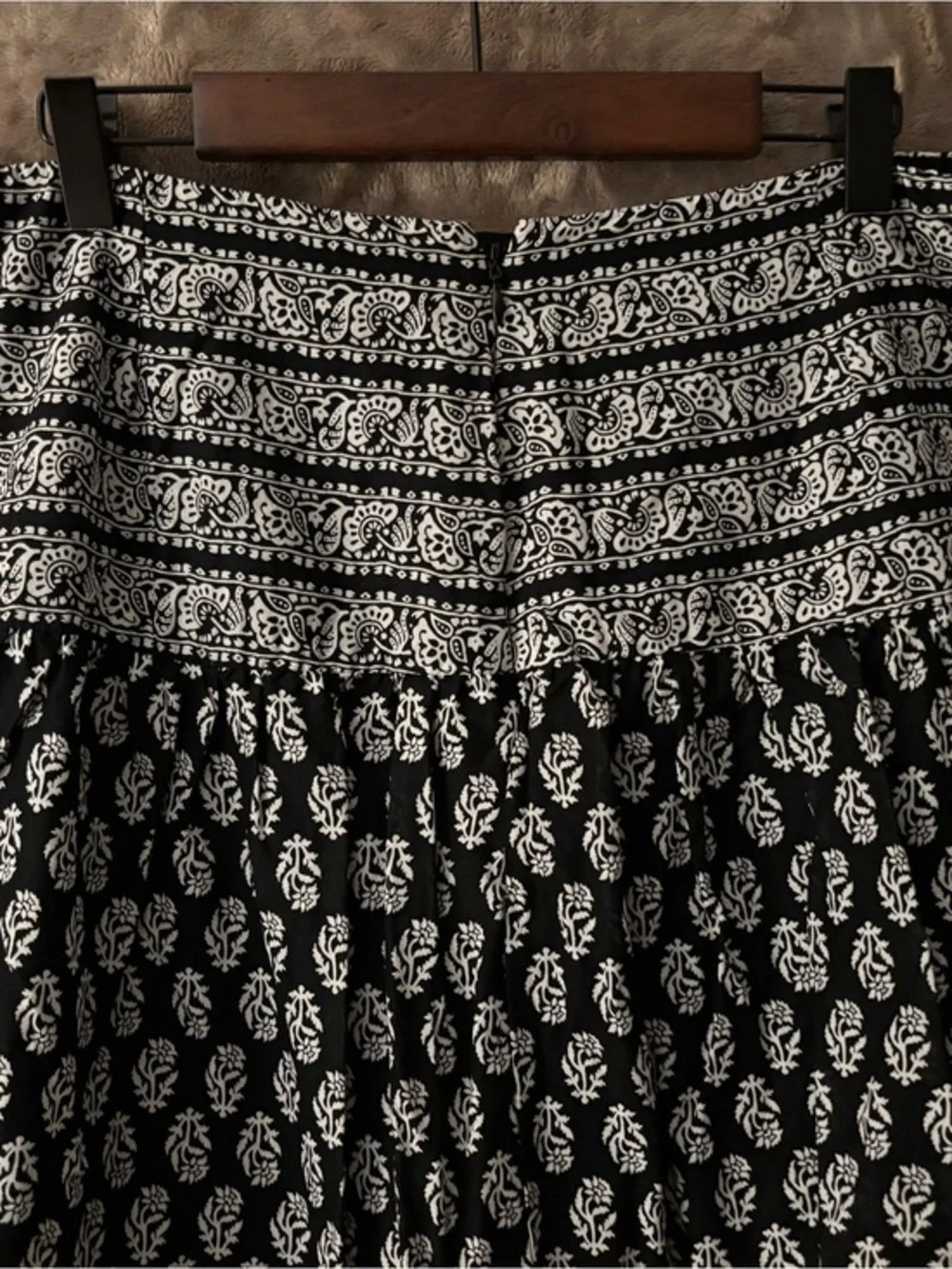 Chaps Tiered Paisley Skirt Women’s Size 14 Black and White Pattern